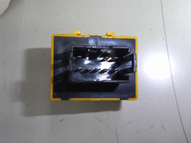 Unknown Manufacturer
Turn signal relay