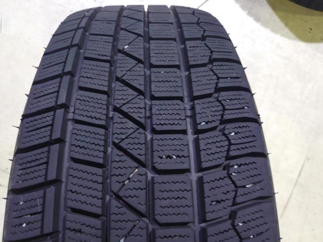 BRIDGESTONE (Bridgestone)
TOPRUN
+
KENDA (Kenda)
ICETECNEO
KR36