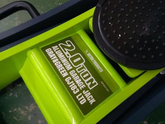 【WG】【ASTRO PRODUCTS】2.0TON アルミガレージジャッキ GJ183 グリーン AP060139