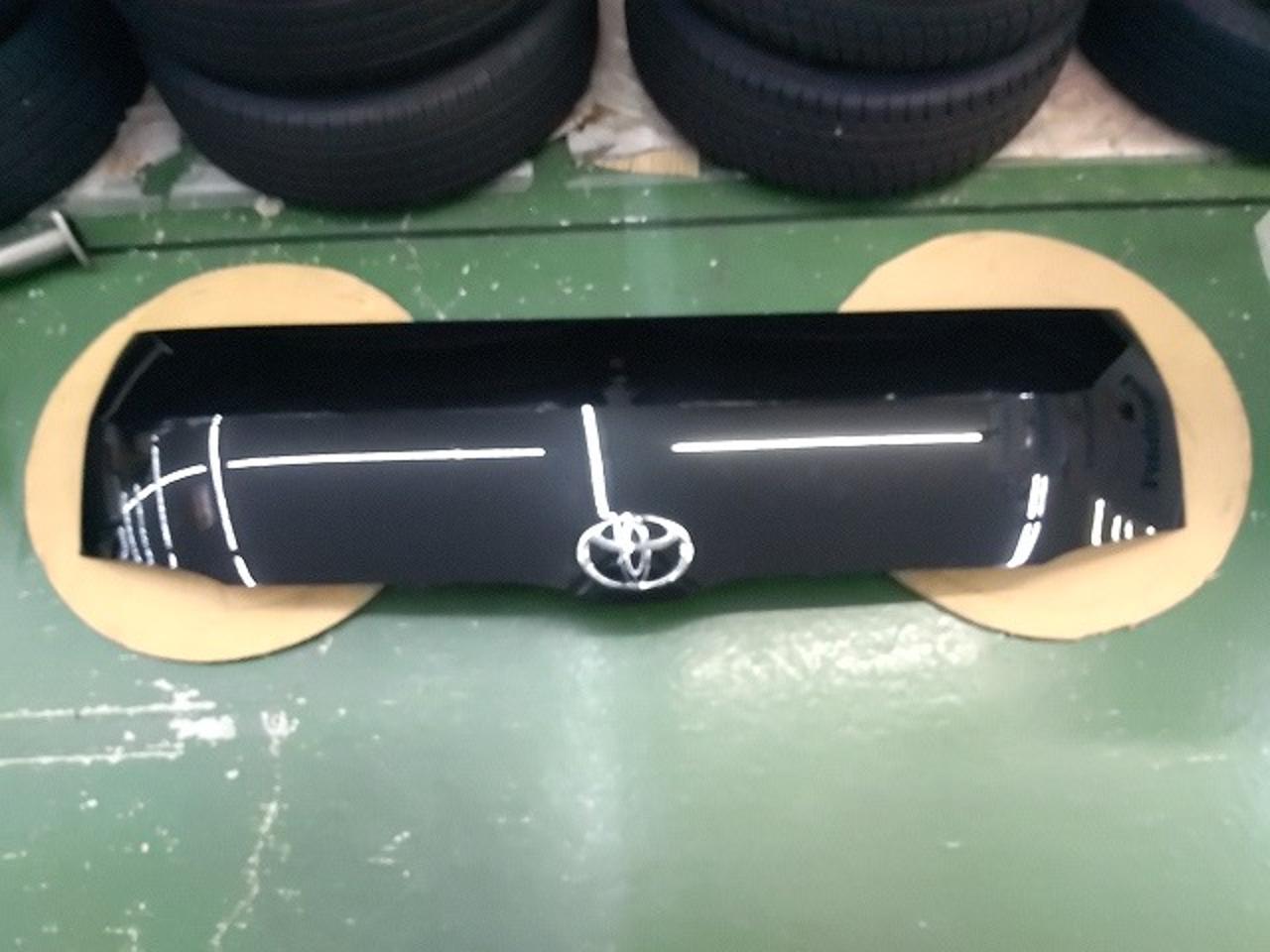 Toyota genuine
Bonnet