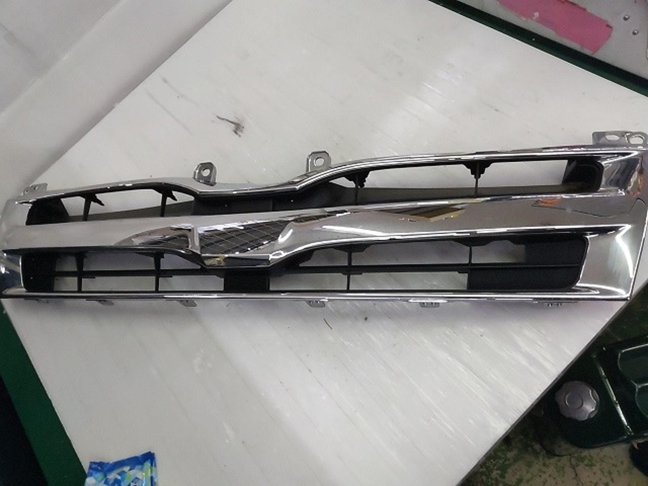 TOYOTA
Genuine front grille