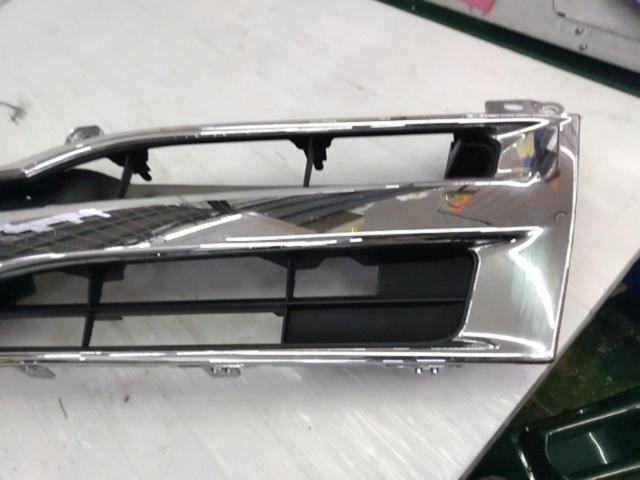 TOYOTA
Genuine front grille