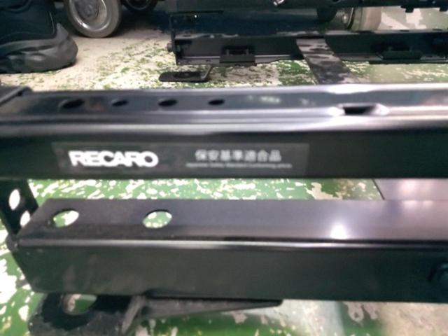 Right side
RHRECARO
Seat rail