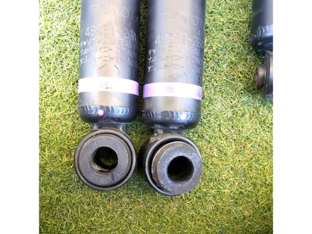 【ワケアリ】【トヨタ純正】200系ハイエース純正 ショックアブソーバー 品番48531-26A10/48511-26750