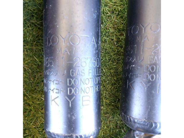 【ワケアリ】【トヨタ純正】200系ハイエース純正 ショックアブソーバー 品番48531-26A10/48511-26750