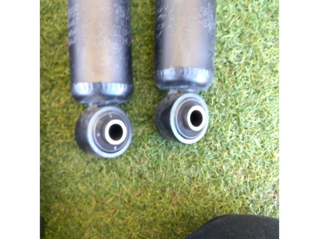 【ワケアリ】【トヨタ純正】200系ハイエース純正 ショックアブソーバー 品番48531-26A10/48511-26750
