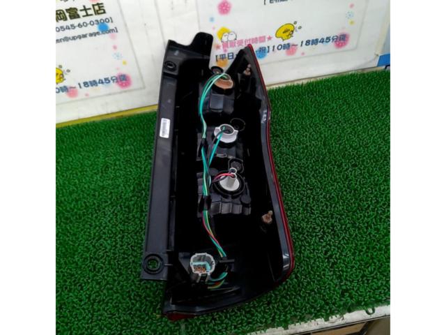 【日産純正】NV350/キャラバン E26前期純正 テールレンズ 助手席側