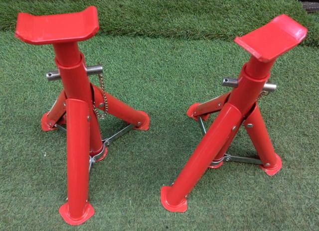 Unknown Manufacturer
Foldable 2-ton jack stand
