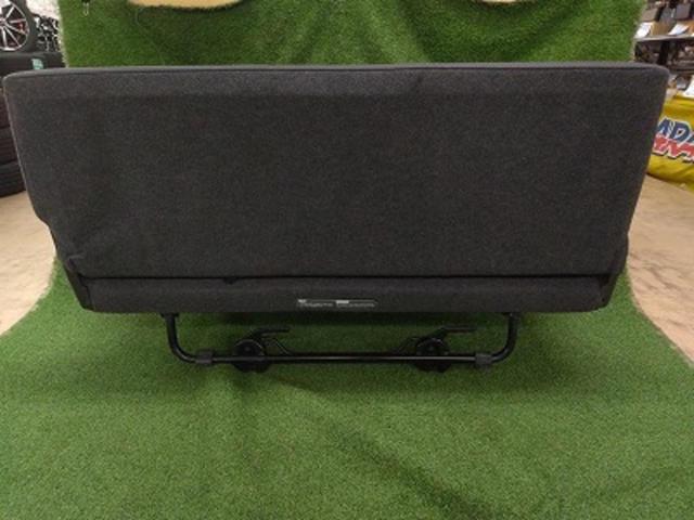 Toyota genuine
200 series Hiace (standard body)
Second-row seat