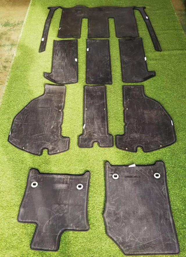 【値下げしました!!】トヨタ純正 フロアマット (ラグジュアリータイプ) 40系アルファード7人乗り