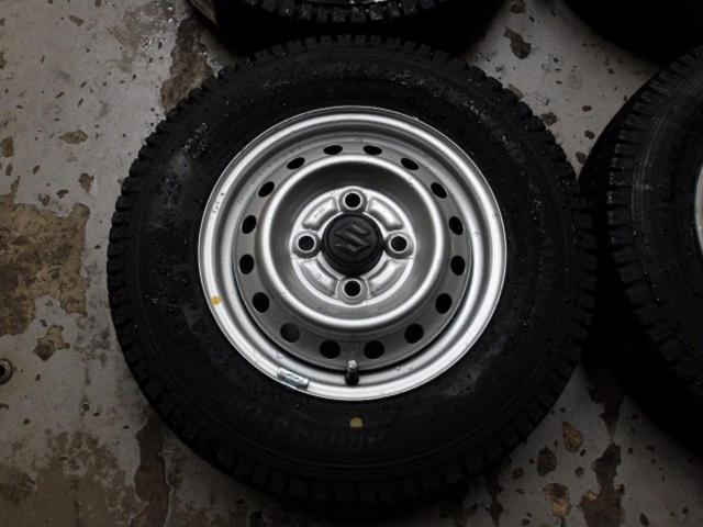 1. Genuine Suzuki part
Carry
Genuine steel wheels + BRIDGESTONE BLIZZAK
VL10