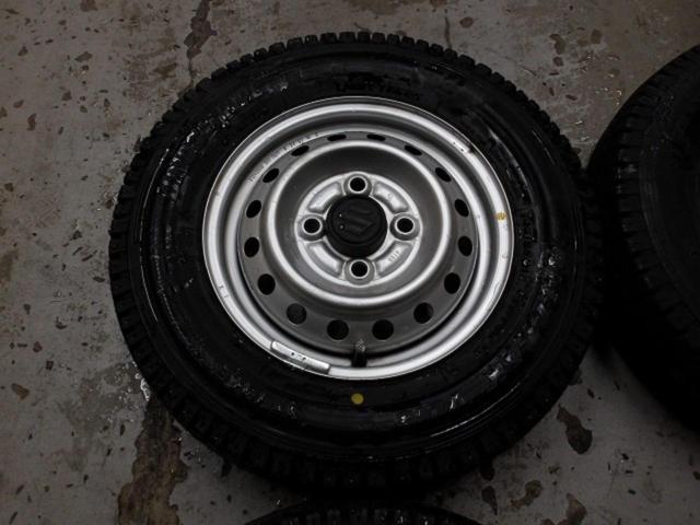 1. Genuine Suzuki part
Carry
Genuine steel wheels + BRIDGESTONE BLIZZAK
VL10
