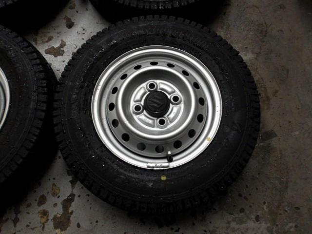1. Genuine Suzuki part
Carry
Genuine steel wheels + BRIDGESTONE BLIZZAK
VL10