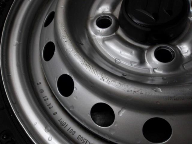 1. Genuine Suzuki part
Carry
Genuine steel wheels + BRIDGESTONE BLIZZAK
VL10