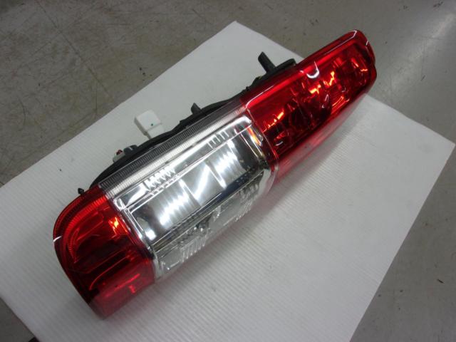 Genuine Toyota 200 Hiace late model
Genuine tail lens
Left only