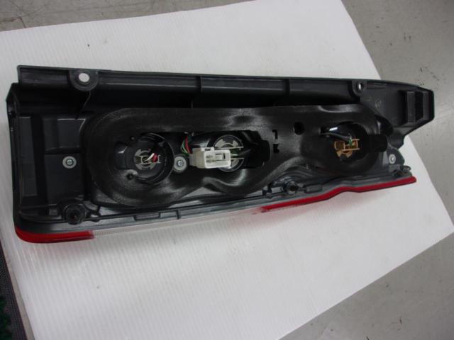 Genuine Toyota 200 Hiace late model
Genuine tail lens
Left only