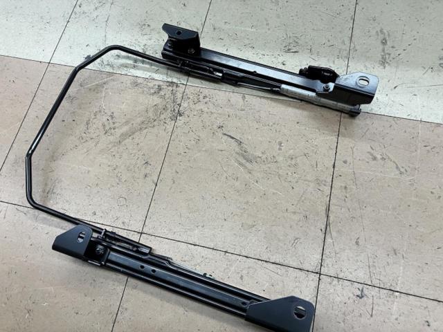 RECARO シートレール Art No. 2014.063.2 【ミニ (R55/56/57)、ミニロードスター (R59) 】