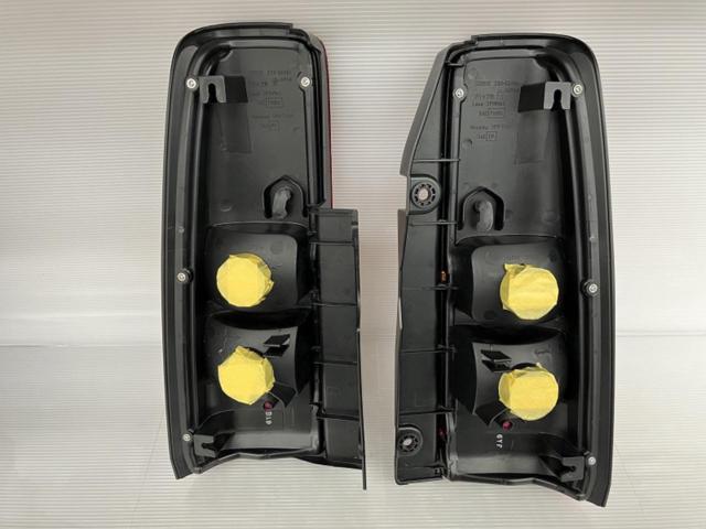 スズキ (SUZUKI) JB23W ジムニー 純正テール  品番:KOITO 220-32081