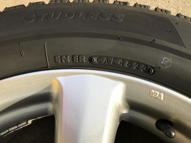BRIDGESTONE FEID + BRIDGESTONE BLIZZAK VRX2 215/60R17 96Q