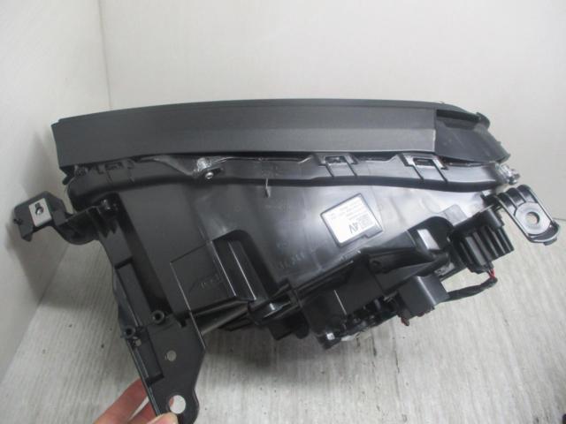 トヨタ純正 TRJ250 ランドクルーザー250純正 リフレクター式 LEDヘッドライト 【ICHIKOH 60-343】 (角目)