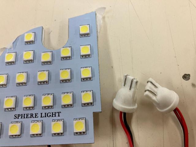 Unknown manufacturer BRZ
ZD8
LED lights are only available for the driver and passenger seats.