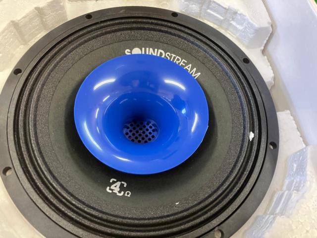 SoundstreamM2.650
6.5 inches
2-way
250W
Pro Audio Midrange Speakers