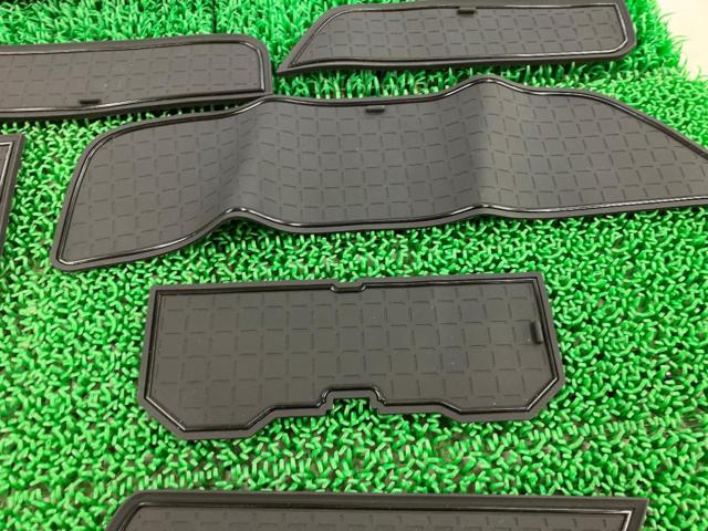 メーカー不明インテリアラバーマット+ドリンクホルダー【60RAV4】
