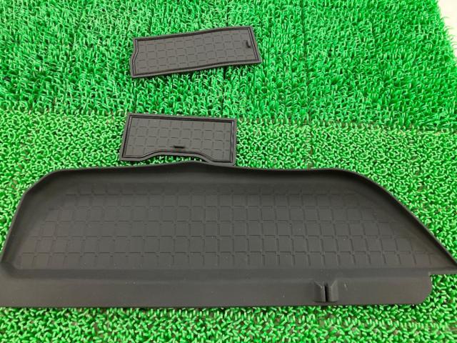メーカー不明インテリアラバーマット+ドリンクホルダー【60RAV4】