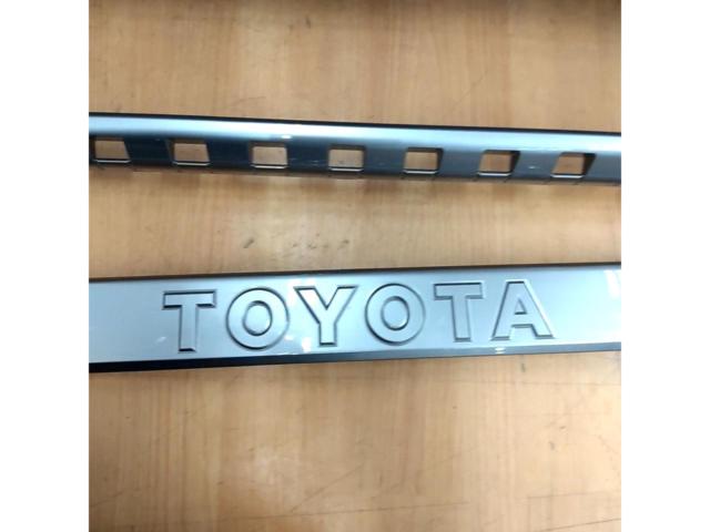 トヨタ純正フロントグリル&リアガーニッシュセット ラウンドクルーザー/250系