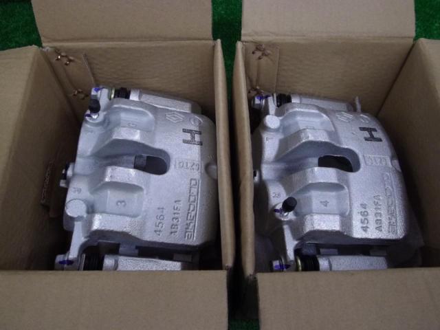 日産純正  フロントキャリパー(左右セット)  41001-7DA0A セレナ/C28 