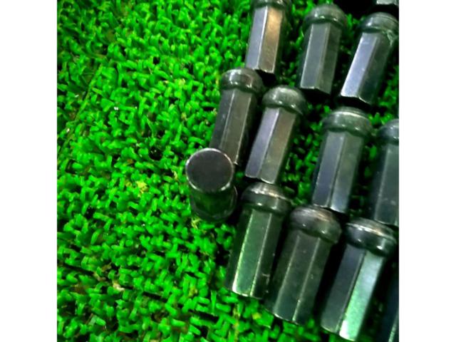 メーカー不明 ホイールナット ブラック 20本セット 専用ソケット付属