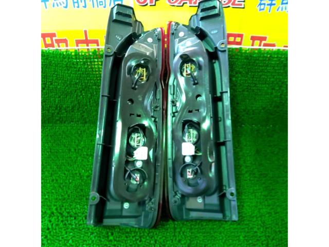 TOYOTA(トヨタ) 200系ハイエース純正テールレンズ 左右セット