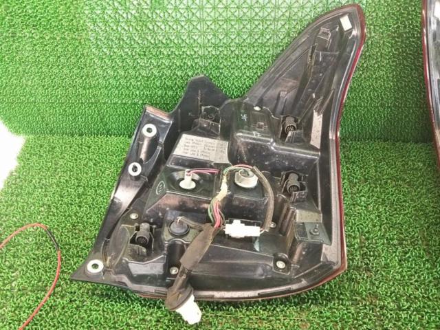 【スズキ純正】ZC33S スイフトスポーツ 純正テールレンズ
