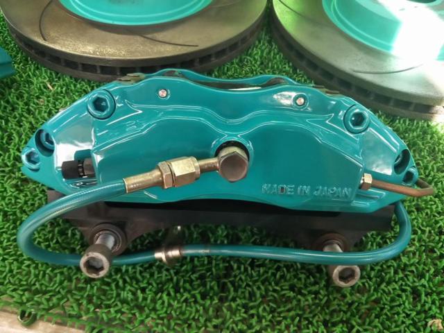 ProjectμFS4M
Opposed 4-piston forged street caliper + 1-piece round slotted rotor set