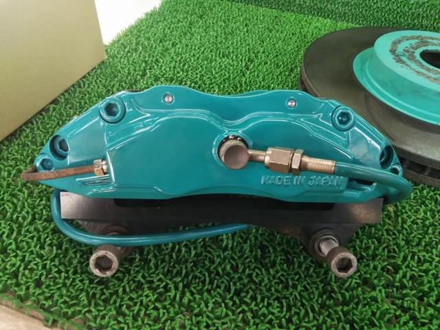 ProjectμFS4M
Opposed 4-piston forged street caliper + 1-piece round slotted rotor set
