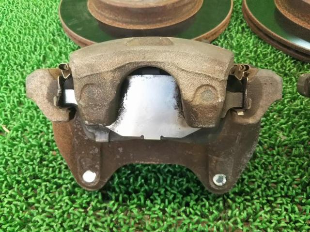 Daihatsu genuine
Copen
L880K
Genuine
Front caliper
+
Front rotor