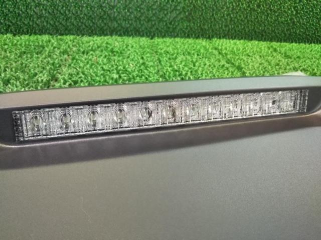 【トヨタ純正】AXVH70 カムリ ハイマウントストップランプ 81006-33080-C0