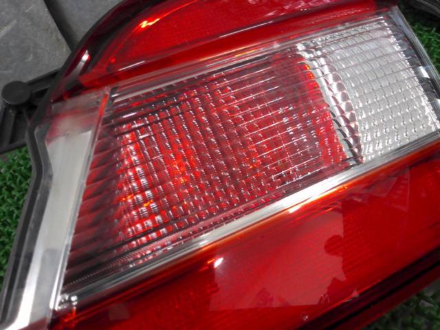 【スバル純正】VM系レヴォーグ純正テールレンズ