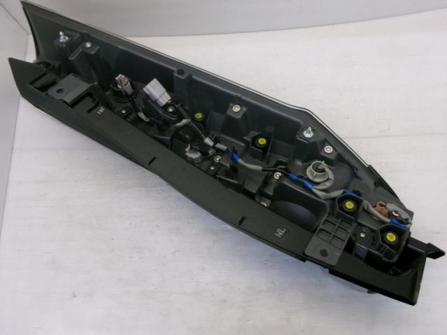 トヨタ純正 80系ノア 後期純正テールランプ