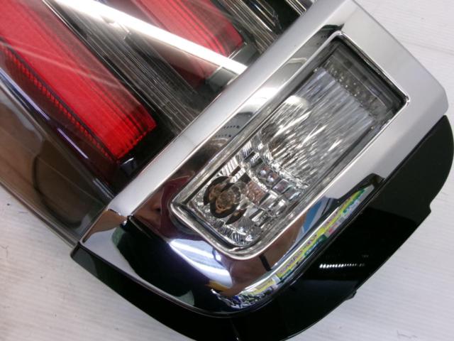 トヨタ純正 80系ノア 後期純正テールランプ