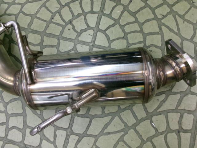 Rossomodello(ロッソモデロ)COLBASSO ZEEK Ti(左右シングル出しマフラー)