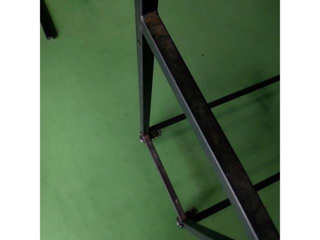Unknown Manufacturer
Tire rack