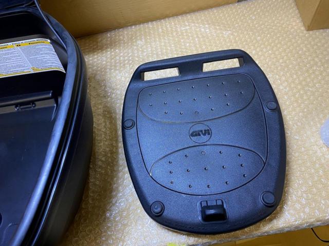 【GIVI】リアボックス モノロック 37L BLADEシリーズ  B37N