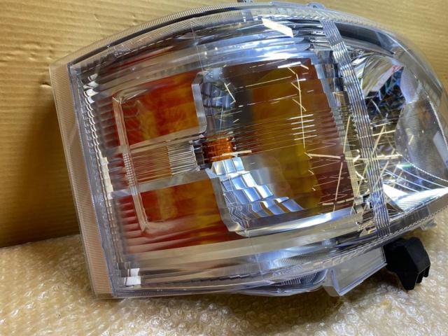 Toyota genuine Hiace
Headlight
KOITO
26-131
Right