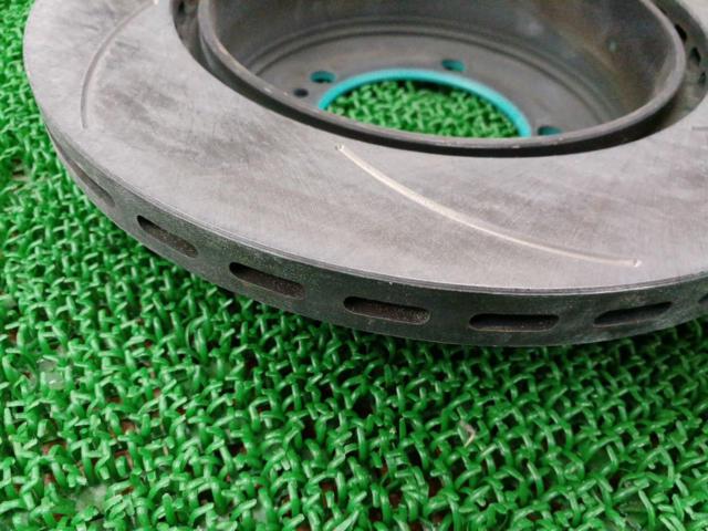 Project μ
SCR
Pure
Plus
Rear slotted brake rotors