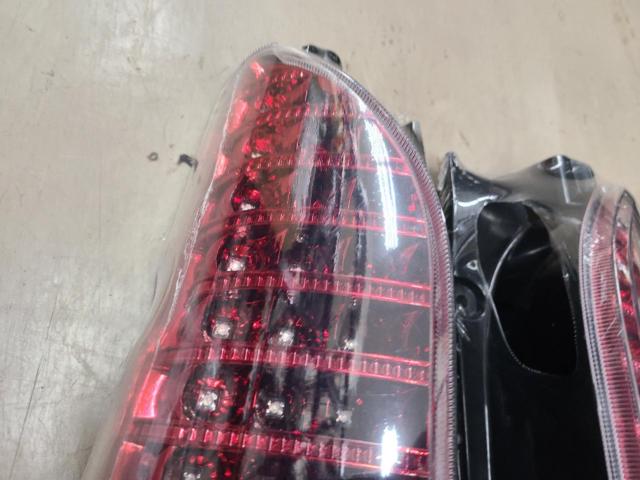 【メーカー不明】200系 社外テールレンズ 左右セット