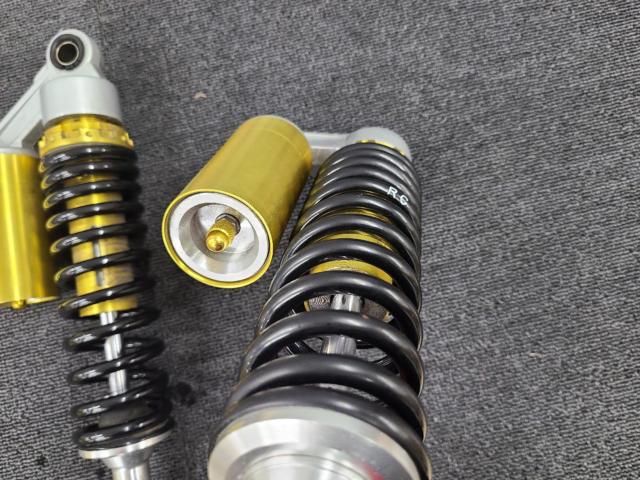 【その他】左右リアショック メーカー不明