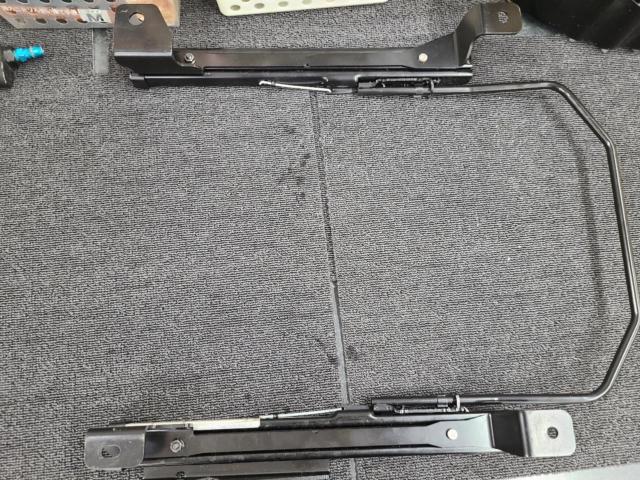 【RECARO】スイフトZD72/ZC72 シートレール 運転席側