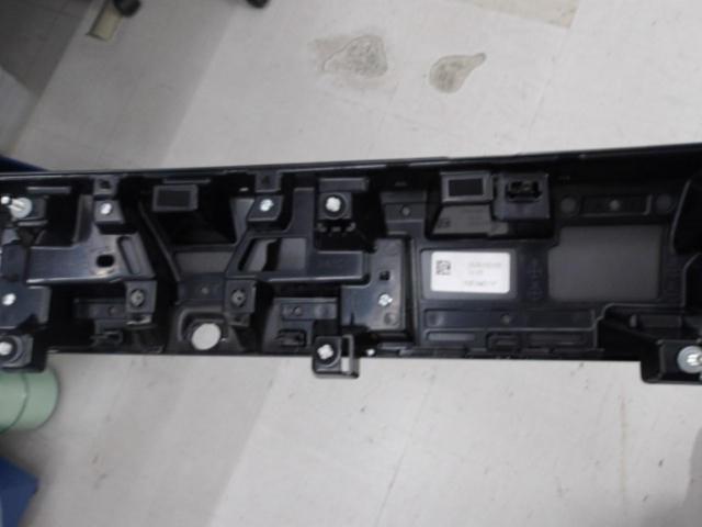 ミツビシ純正 リアゲートガーニッシュ デリカD:5 CV1W 後期