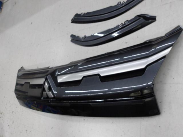 ミツビシ純正 フロントグリル デリカD:5 CV1W 後期